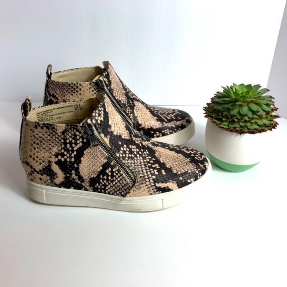 TIME AND TRU Women’s Snake Wedge Sneakers